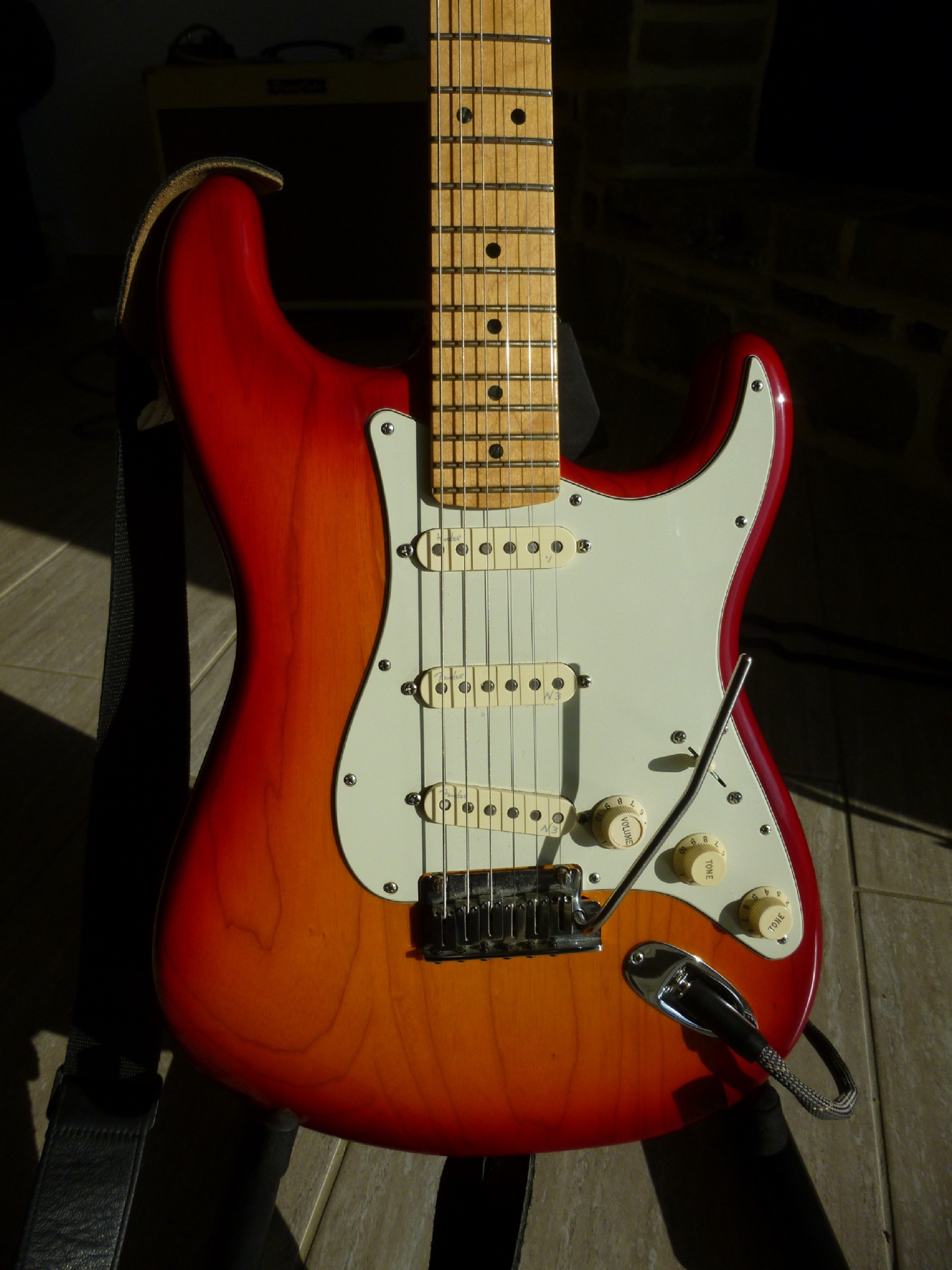 2010 fender american deluxe stratocaster hss review